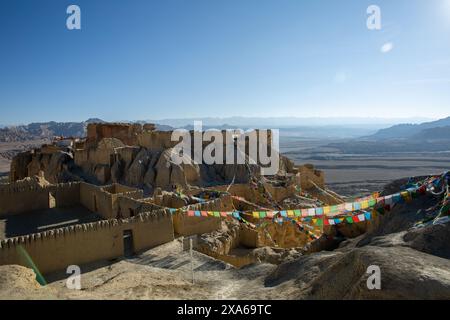 Ein malerischer Blick auf die historische Burg der Guge-Dynastie in Tibet Stockfoto