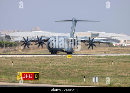 Spanische Luftwaffe Airbus A400M Atlas (REG: TK.23-14), neueste A400 für den spanischen AF mit spezieller Heckdekoration „50 Aniversario“ (50. Jahrestag) Stockfoto