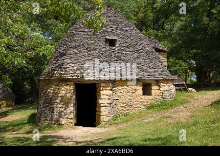 Dry Stone Hut in Cabanes de Breuil, Saint-André-d'Allas, Dordogne, Nouvelle-Aquitaine, Frankreich. Stockfoto