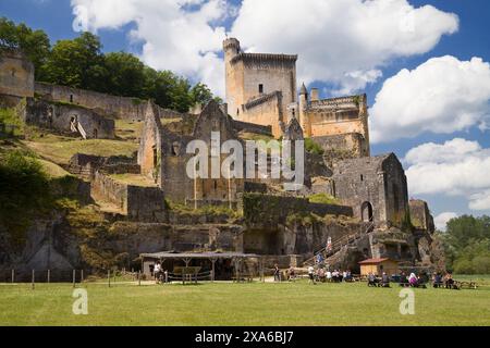 Les Eyzies, Frankreich - 1. Juni 2023: Chateau de Commarque in Les Eyzies, Dordogne, Nouvelle-Aquitaine, Frankreich. Stockfoto