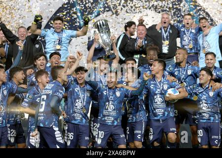 Pachuca De Soto, Mexiko. Juni 2024. Gustavo Cabral #22 von Pachuca feierte mit seinen Teamkollegen, nachdem er 2024 das Finalspiel des CONCACAF Champions Cup zwischen Columbus Crew und Tuzos de Pachuca im Estadio Hidalgo gewonnen hatte. Pachuca schlägt Columbus Crew mit 3:0. Am 1. Juni 2024 in Pachuca, Mexiko. (Foto: Ismael Rosas/Eyepix Group/SIPA USA) Credit: SIPA USA/Alamy Live News Stockfoto