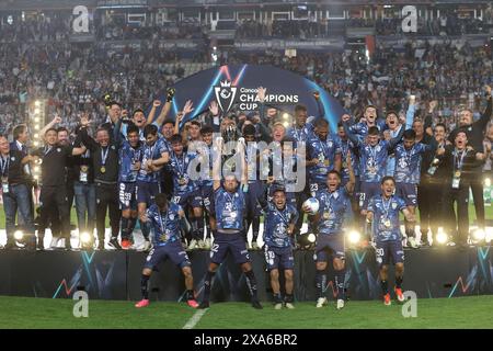 Pachuca De Soto, Mexiko. Juni 2024. Gustavo Cabral #22 von Pachuca feierte mit seinen Teamkollegen, nachdem er 2024 das Finalspiel des CONCACAF Champions Cup zwischen Columbus Crew und Tuzos de Pachuca im Estadio Hidalgo gewonnen hatte. Pachuca schlägt Columbus Crew mit 3:0. Am 1. Juni 2024 in Pachuca, Mexiko. (Foto: Ismael Rosas/Eyepix Group/SIPA USA) Credit: SIPA USA/Alamy Live News Stockfoto