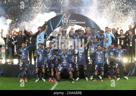 Pachuca De Soto, Mexiko. Juni 2024. Gustavo Cabral #22 von Pachuca feierte mit seinen Teamkollegen, nachdem er 2024 das Finalspiel des CONCACAF Champions Cup zwischen Columbus Crew und Tuzos de Pachuca im Estadio Hidalgo gewonnen hatte. Pachuca schlägt Columbus Crew mit 3:0. Am 1. Juni 2024 in Pachuca, Mexiko. (Foto: Ismael Rosas/Eyepix Group/SIPA USA) Credit: SIPA USA/Alamy Live News Stockfoto