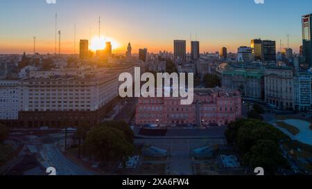 La Casa Rosada oder das Pink House at Sunset, ist das Herrenhaus und Büro des argentinischen Präsidenten in Buenos Aires, Argentinien Stockfoto