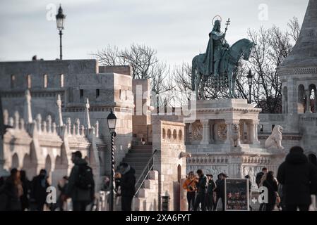 Budapest, Ungarn - 07. Januar 2019: Reiterstatue von Stephan I. von Ungarn in der Fischerbastei Stockfoto