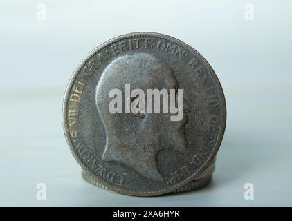 Eine Nahaufnahme einer britischen 1-Cent-Münze mit König Edward VII Stockfoto