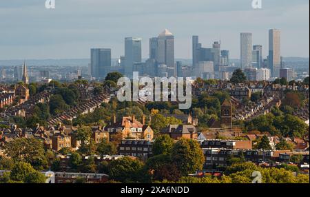 Ein malerischer Blick aus der Vogelperspektive auf Londons Stadtbild. Stockfoto