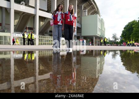 WIEN, WIEN - 4. JUNI: Fans Österreichs beim internationalen Freundschaftsspiel zwischen Österreich und Serbien im Ernst Happel Stadion am 4. Juni 2024 in Wien, Österreich.240604 SEPA 19 093 - 20240604 PD11308 Stockfoto