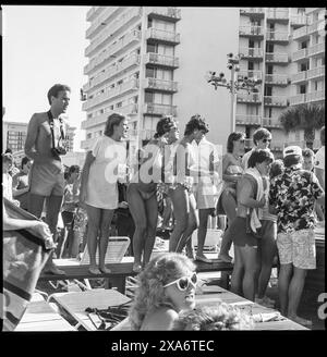 Leichtbekleidete Studenten feiern während der Spring Break in Daytona Beach, Florida USA am 15.3.1985 *** leicht bekleidete Studenten feiern während der Spring Break in Daytona Beach, Florida USA am 15 3 1985 Stockfoto