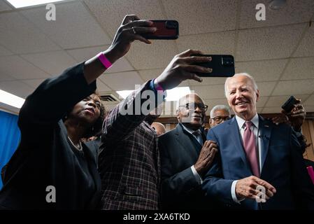 Präsident Joe Biden und Kongressabgeordneter Jim Clyburn nehmen am 8. Januar 2024 an einer Veranstaltung in der Mother Emanuel African Methodist Episcopal Church in Charleston South Carolina Teil. (Grayson Kisker/Biden Des Präsidenten) Stockfoto