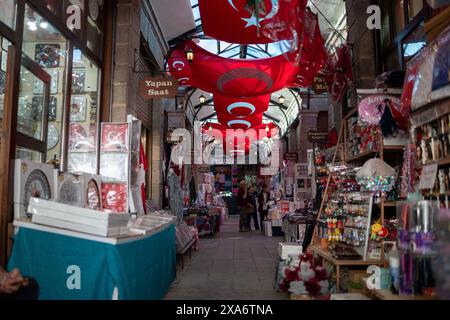 31. Mai 2024, Afyonkarahisar, Türkei: Historischer Bedesten-Basar in Afyonkarahisar. Afyonkarahisar, eine Stadt in der Türkei, zieht mit ihren archäologischen Ruinen, die die Kultur und Kunst des Phrygischen Königreichs und anderer tausendjähriger Zivilisationen widerspiegeln, der berühmten Phrygischen Straße, den über Millionen Jahre entstandenen Höhlen und den ersten Wohngebäuden in der Geschichte der Menschheit Aufmerksamkeit auf sich. Thermaltourismus mit der einzigen Mitgliedschaft des Europäischen Historic Thermal Towns Association (EHTTA) im Land und dem von der UNESCO eingetragenen Titel Gastronomy City. (Credit Image: © Tunahan Turhan/SOPA Images via ZUMA P Stockfoto