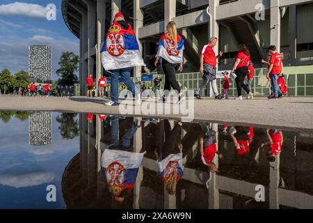 Wien, Wien. Juni 2024. WIEN, WIEN - 4. JUNI: Fans von Serbien und Österreich während des internationalen Freundschaftsspiels zwischen Österreich und Serbien im Ernst Happel Stadion am 4. Juni 2024 in Wien, Österreich.240604 SEPA 19 132 - 20240605 PD0035 Credit: APA-PictureDesk/Alamy Live News Stockfoto