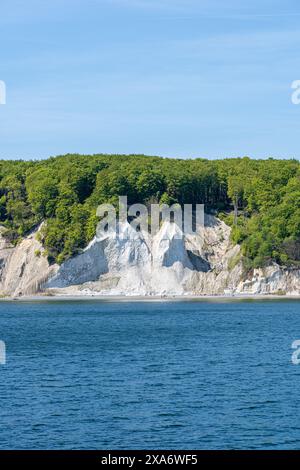 Ein malerischer Blick auf die weißen Kreidefelsen auf Rügen Stockfoto