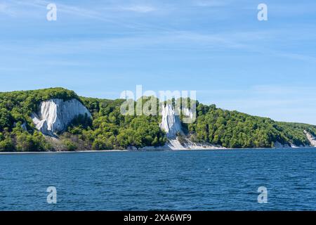 Ein malerischer Blick auf die weißen Kreidefelsen auf Rügen Stockfoto