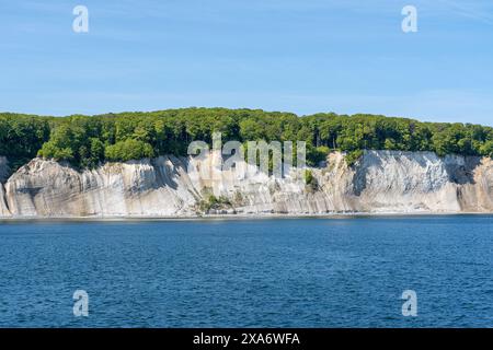 Ein malerischer Blick auf die weißen Kreidefelsen auf Rügen Stockfoto