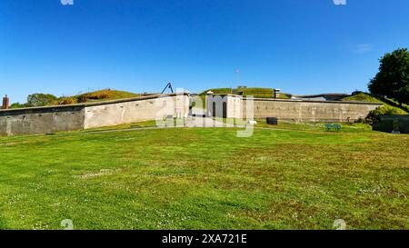 Batterie am Fort Rodd Hill, einer der einzigen intakten militärischen Befestigungsanlagen aus dem 19. Jahrhundert in Kanada. Stockfoto