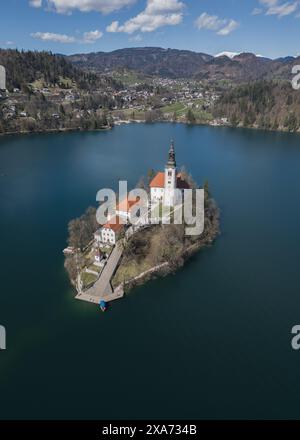 Aus der Vogelperspektive der St. Mary's Kirche in Bleder See, Bled, Slowenien, Europa. Stockfoto