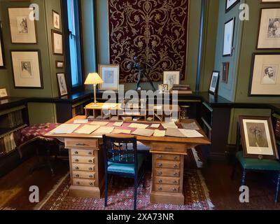 The Leighton House, Chelsea, London, UK - ehemaliges Haus von Lord Leighton mit aufwändig gekachelten Arab Hall, Gemälden und Skulpturen. Stockfoto