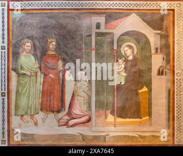 PERUGIA, ITALIEN - 15. MAI 2024: Das mittelalterliche Fresko der drei Könige in der Kirche Basilica di San Domenico (1370). Stockfoto