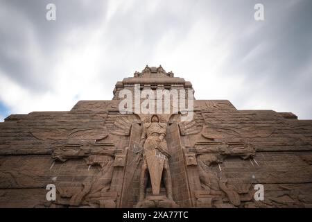 Der Erzengel Michael am Eingang zum Völkerschlachtdenkmal Leipzig, Sachsen, Deutschland, Europa Stockfoto