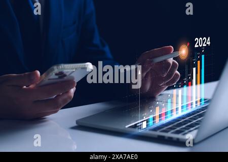 Zinssatz- und Dividendenkonzept. Geschäftsmann mit Prozentsymbol und Aufwärtspfeil, Zinssätze steigen weiter, Rendite auf Aktien und Mutual Stockfoto