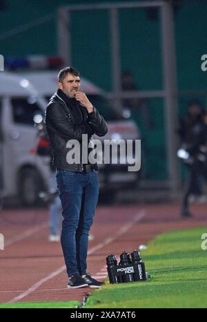 Tarija, Bolivien. Juni 2024. Internacional Trainer Eduardo Coudet, während des Spiels zwischen Tomayapo und Internacional für die 4. Runde der Gruppe C der Copa Sudamericana 2024, im IV Centenario Stadium in Tarija, Bolivien am 4. Juni. Foto: Max Peixoto/DiaEsportivo/Alamy Live News Credit: DiaEsportivo/Alamy Live News Stockfoto