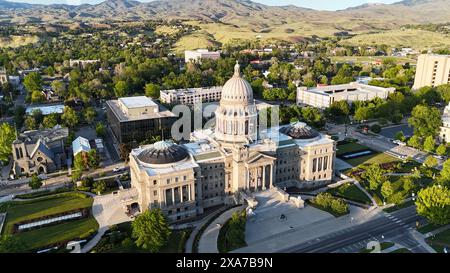 Boise State Capitol am frühen Morgen ariel Foto mit Blick nach Südwesten in Richtung der Berge Stockfoto