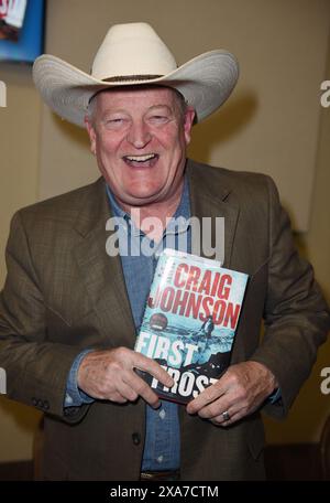 Juni 2024. Craig Johnson bei einem öffentlichen Auftritt für Conversation and Book Signing Autor Craig Johnson, Booth Western Art Museum, Cartersville, GA, 04. Juni 2024. Quelle: Derek Storm/Everett Collection/Alamy Live News Stockfoto