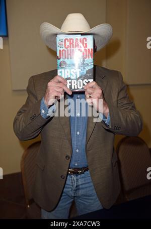 Juni 2024. Craig Johnson bei einem öffentlichen Auftritt für Conversation and Book Signing Autor Craig Johnson, Booth Western Art Museum, Cartersville, GA, 04. Juni 2024. Quelle: Derek Storm/Everett Collection/Alamy Live News Stockfoto