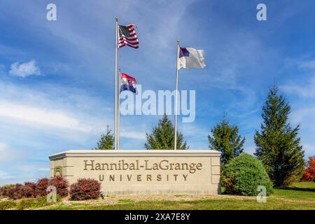 HANNIBAL, MO, USA - 20. OKTOBER 2023: Eintritt zum Campus der Hannibal-LaGrange University. Stockfoto