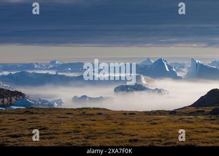 Eisberge im Kangia-Eisfjord, UNESCO-Weltkulturerbe, Disko-Bucht, Westgrönland, Grönland Stockfoto