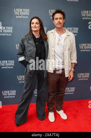 London, Großbritannien. Juni 2024. Sarah Parish und James Murray nehmen an der Presseveranstaltung für „A View from the Bridge“ im Theatre Royal Haymarket in London Teil. Quelle: SOPA Images Limited/Alamy Live News Stockfoto