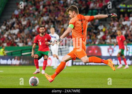 Lissabon, Portugal. Juni 2024. Lukas Hradecky (Finnland) im Rahmen des UEFA-Freundschaftsfußballspiels zwischen Portugal und Finnland im Estadio Jose Alvalade. Endpunktzahl: Portugal 4:2 Finnland (Foto: Bruno de Carvalho/SOPA Images/SIPA USA) Credit: SIPA USA/Alamy Live News Stockfoto