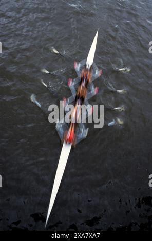 Abstrakte Luftaufnahme der Sculls Boat Crew in Aktion, Melbourne, Austalia Stockfoto