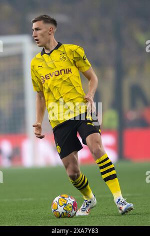 Nico Schlotterbeck (Borussia Dortmund) beim Spiel der UEFA Champions League 2023 2024 zwischen Borussia Dortmund 0-2 Real Madrid im Wembley Stadium am 1. Juni 2024 in London. Quelle: Maurizio Borsari/AFLO/Alamy Live News Stockfoto