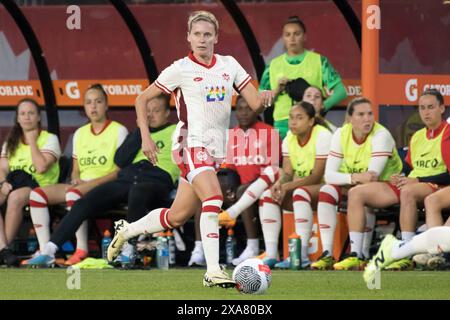 Toronto, Ontario, Kanada. Juni 2024. Cloé Lacasse #20 von Kanada in Aktion während eines internationalen Freundschaftsspiels am 4. Juni 2024 im BMO Field in Toronto, Ontario, Kanada. Das Spiel endete mit 1:1. Quelle: ZUMA Press, Inc./Alamy Live News Stockfoto