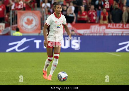 Toronto, Ontario, Kanada. Juni 2024. Jade Rose #12 von Kanada in Aktion während eines internationalen Freundschaftsspiels auf dem BMO Field am 4. Juni 2024 in Toronto, Ontario, Kanada. Das Spiel endete mit 1:1. Quelle: ZUMA Press, Inc./Alamy Live News Stockfoto