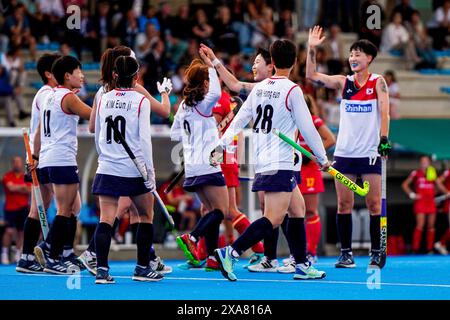 Terrassa, Spanien. Juni 2024. Die koreanische Mannschaft feiert beim FIH Hockey Women's Nations Cup Spanien 2023-24 Spiel zwischen Spanien und Korea im Estadio marti colomer. Spanien Beat Korea 3-1 (Foto: Pablo Dondero/SOPA Images/SIPA USA) Credit: SIPA USA/Alamy Live News Stockfoto