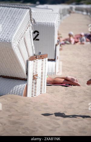 Sommerstart in Zinnowitz auf der Insel Usedom, mit Strandkörben und Urlaubern, Mecklenburg-Vorpommern. Zinnowitz *** Sommerstart in Zinnowitz auf der Insel Usedom, mit Liegestühlen und Urlaubern, Mecklenburg-Vorpommern Zinnowitz Copyright: FrankxHormannx/xnordlicht Stockfoto