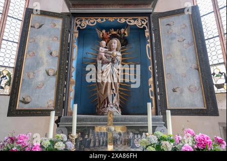 Renaissance-Hochaltar von 1611 mit der Mondsichel Madonna mit Krönungsengeln, Marienkirche, Kalbensteinberg, Mittelfranken, Bayern Stockfoto