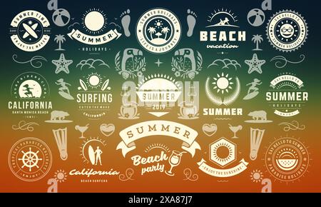 Im Sommer sind Etiketten und Abzeichen für Plakate, Grußkarten und Banner im Retro-Stil gehalten. Die Kollektion der Symbole für den Sommerurlaub und Design Elements. Stock Vektor