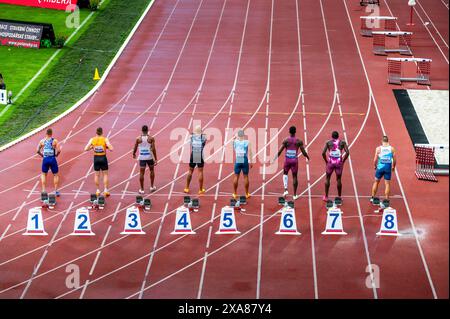 OSTRAVA, TSCHECHIEN, 28. MAI 2024: Top-Athleten bereit für das 100-Meter-Rennen. Vor dem Rennen vor den olympischen sommerspielen Paris 2024 und der Europameisterschaft Stockfoto