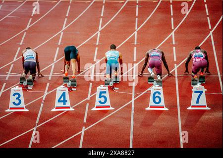 OSTRAVA, TSCHECHIEN, 28. MAI 2024: Elite-Sprinters zum Start des 100-Meter-Rennens. Darunter auch der olympiasieger Lamont Marcell Jacobs und Andre de Grass Stockfoto