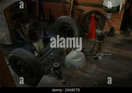 Alte Werkstatt als sehr netter technischer Hintergrund Stockfoto