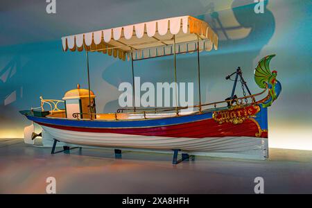 Daimler-Motorboot „Marie“ (1888). Mercedes Benz Museum, Mercedes-Benz World in Stuttgart, Baden-Württemberg, Deutschland, Europa Stockfoto