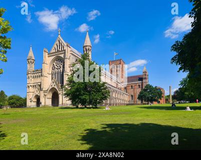 St. Albans Cathedral, 1877 wurde die zuvor eine lokale Pfarrkirche zur Kathedrale und Sitz des Bischofs von St. Albans. Stockfoto