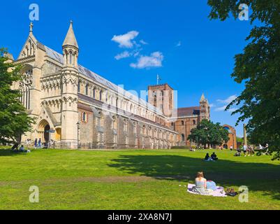St. Albans Cathedral, 1877 wurde die zuvor eine lokale Pfarrkirche zur Kathedrale und Sitz des Bischofs von St. Albans. Stockfoto