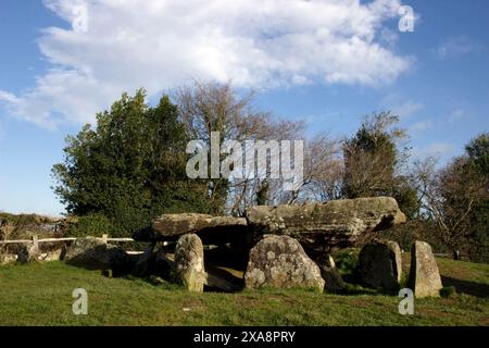 Arthur’s Stone, eine neolithische Grabkammer aus großen Steinplatten in der Nähe von Dorstone im Golden Valley von Herefordshire. Stockfoto