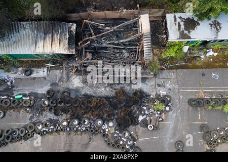 Ein Blick auf die Schäden an der Birmingham Wheels Rennstrecke, dem Standort des neuen Stadions des Birmingham City FC, nach einem Brand auf dem Gelände. Am Dienstagabend wurde der Rettungsdienst zur Flamme gerufen. Bilddatum: Mittwoch, 5. Juni 2024. Stockfoto