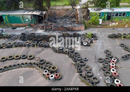 Ein Blick auf die Schäden an der Birmingham Wheels Rennstrecke, dem Standort des neuen Stadions des Birmingham City FC, nach einem Brand auf dem Gelände. Am Dienstagabend wurde der Rettungsdienst zur Flamme gerufen. Bilddatum: Mittwoch, 5. Juni 2024. Stockfoto